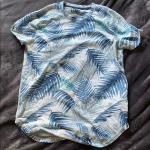 Men’s Hollister curved hem t-shirt